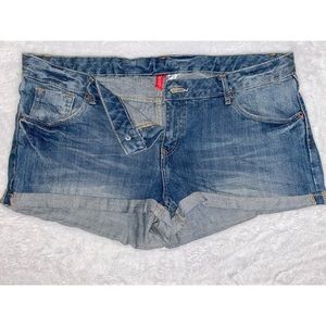 H&M- Divides denim shorts